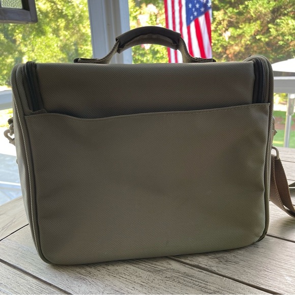 Briggs & Riley Baseline 1126 Essential Carry On Olive Green Duffle Bag - Picture 2 of 16